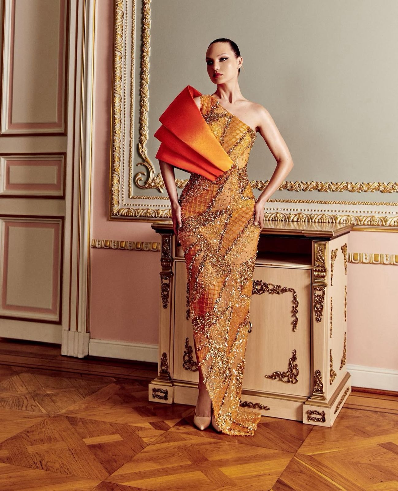LOOK 010