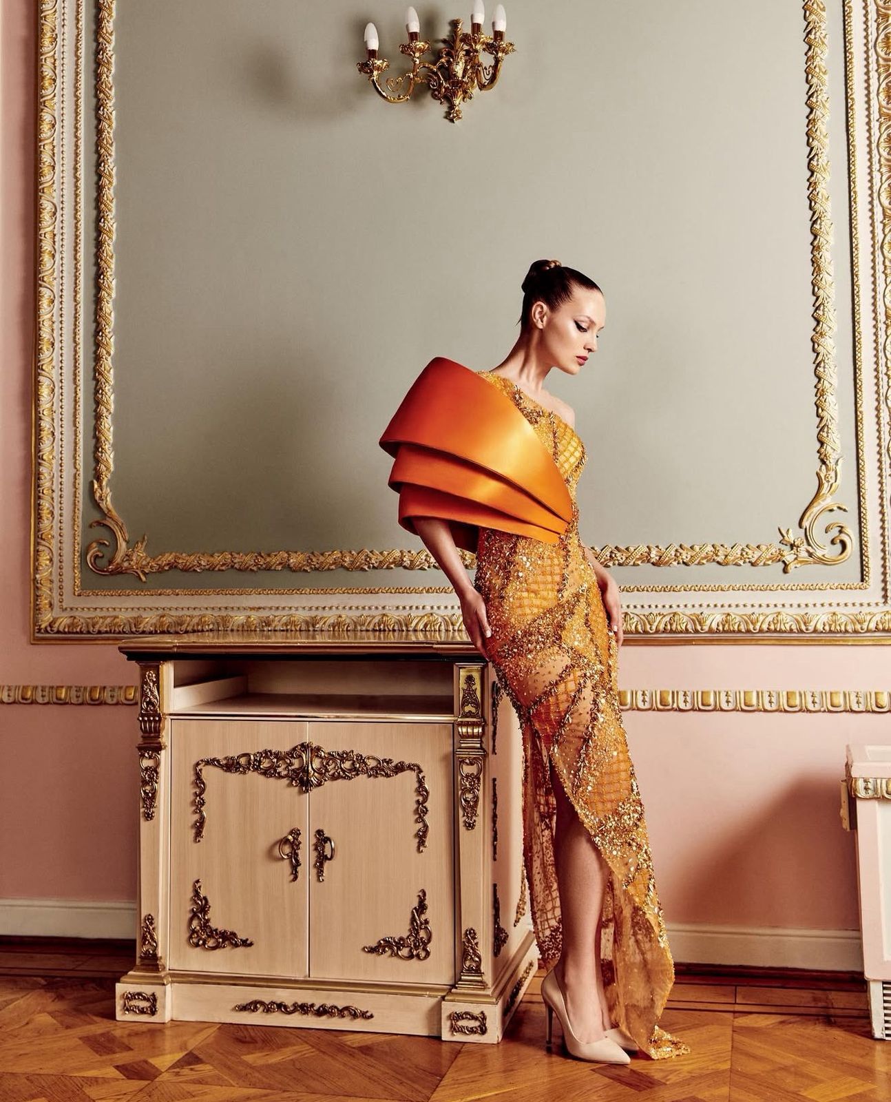 LOOK 010